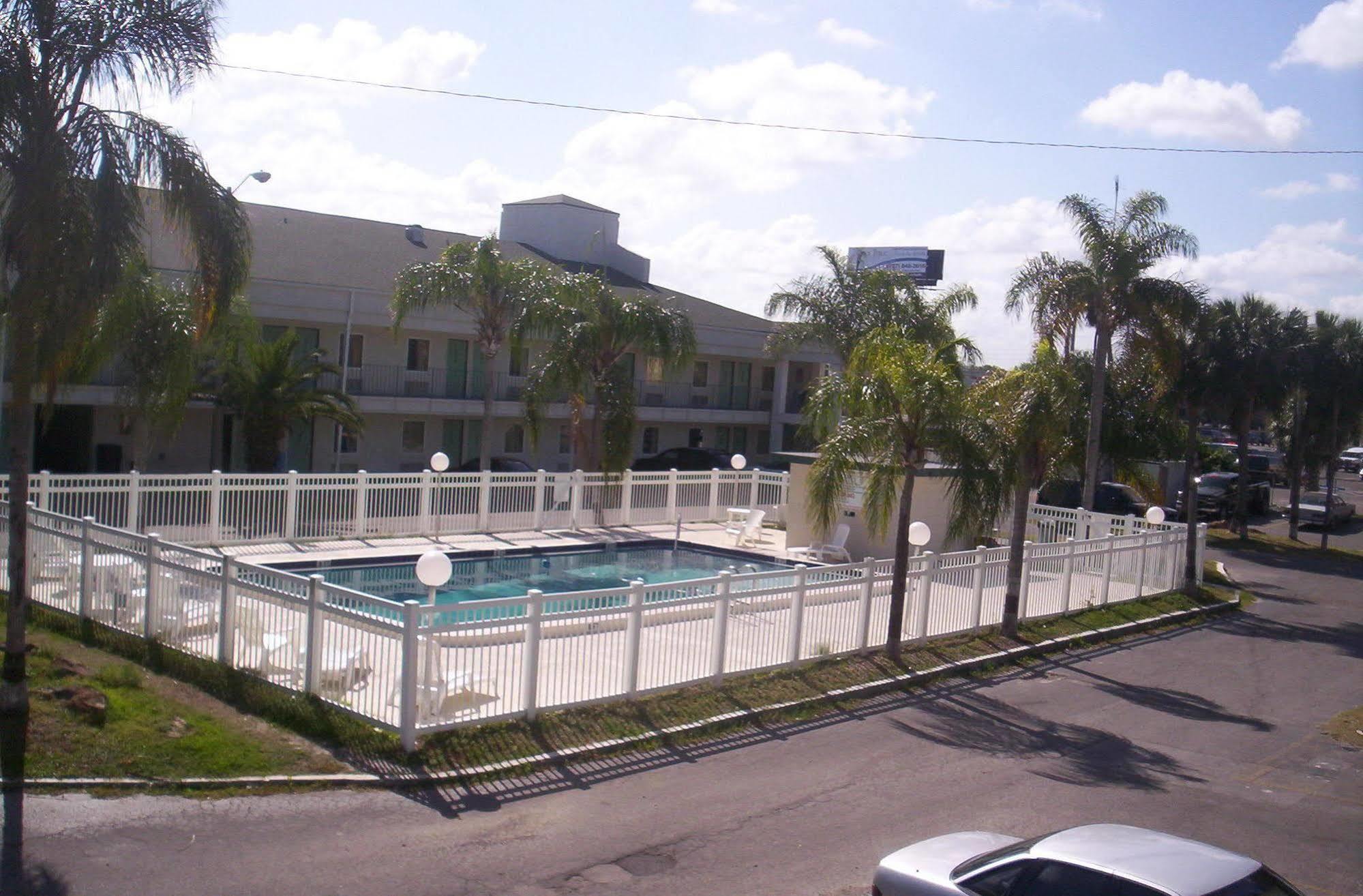 Oyo Hotel New Port Richey Gulf Beach Us 19 Exteriör bild