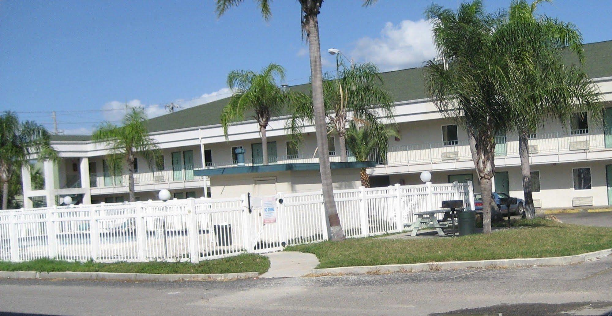 Oyo Hotel New Port Richey Gulf Beach Us 19 Exteriör bild